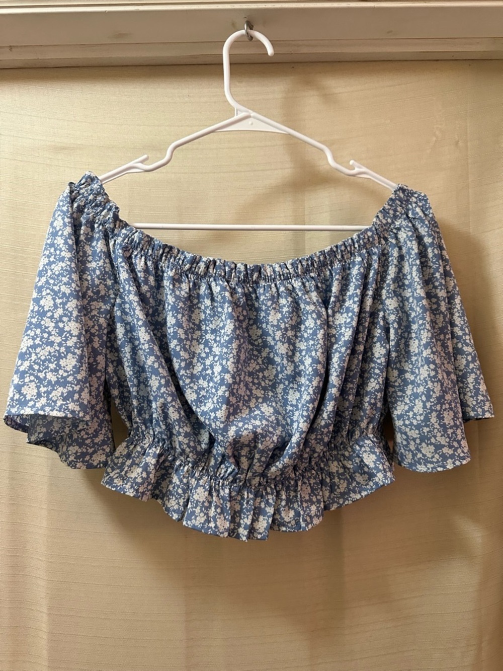 BOGO Magnolia Boutique Blue Floral Off Shoulder Crop Top Size M Boho Stretch ⚫️